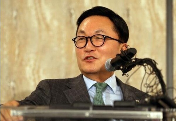 "오보 내역 문건으로 달라"…미래에셋, '박현주 밀실 파티' 보도 기자 불법 사찰 논란