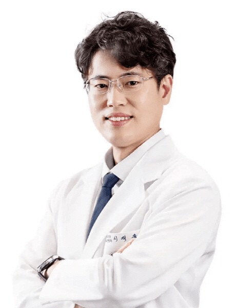여름철 임플란트 수술, 더 붓고 덧날까? 계절보다 중요한 것은 개인의 구강 상태