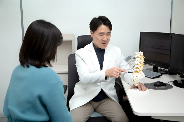 나이가 들수록 허리가 삐끗하는 이유…힘보다 중요한 코어의 반응