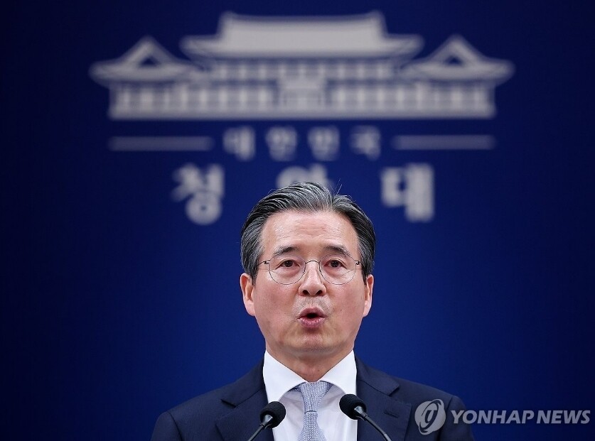 'ETF 도입 지시' 김용범 정책실장 형사고발…"끔찍한 주가조작"