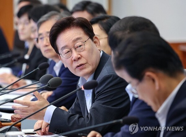 李 대통령 "10억 근로소득은 세금 절반인데 부동산 100억 양도소득엔 몇억"