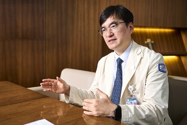 서울성모병원 김진성 교수, 국제 최소침습 척추수술 교과서 공동 편집 참여
