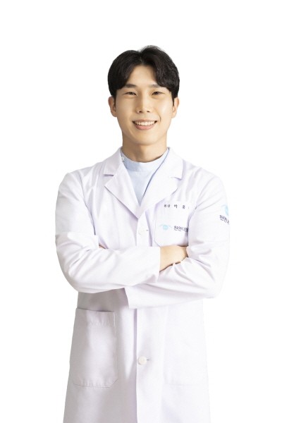 라식, 빠른 회복만 보고 선택한다?…안전한 시력교정의 기준