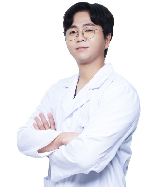 가르마 넓어지고 정수리 비친다면…여성탈모, 원인 진단이 우선