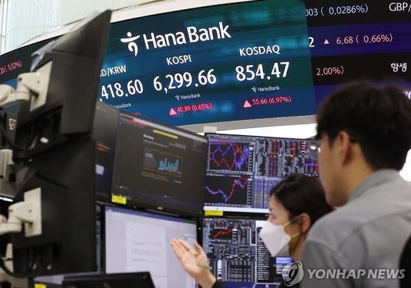 국내 주식형 ETF 올해 첫 자금 이탈 조짐…8월 국내자산 7150억 유출