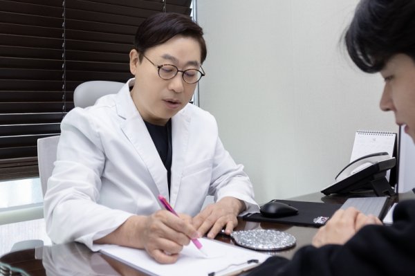 깊어지는 팔자주름에 적용하는 마이크로 리뉴비온이란