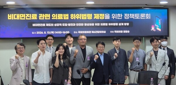 비대면진료 '초진 처방' 두고 엇갈린 시선… "의사 판단" vs "오남용 우려"