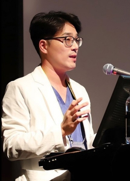  여름마다 도드라지는 목주름, 원인은 자외선만이 아니다 - 뉴스 썸네일 이미지