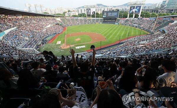 KBO리그, 2년 연속 1200만 관중 돌파…역대 최다 기록 눈앞