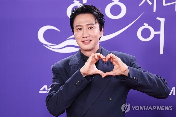 <b>이광수</b>, <b>버블</b>에 제대로 빠졌다…김우빈·아이브 레이도 "구독하고 싶어...