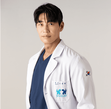 ‘저속노화’ 시대, 얼굴 나이도 천천히…미니거상 효과 높이려면?